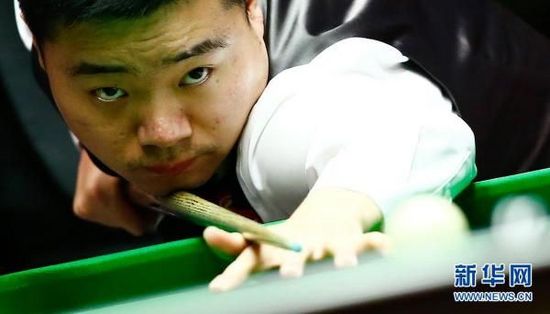 现出一种不 现出一种不