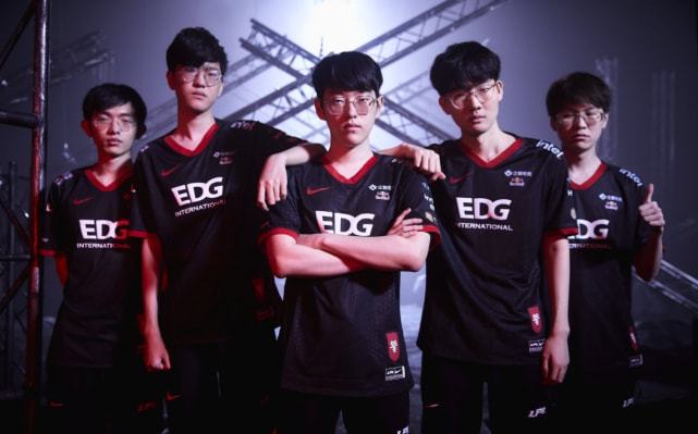 被不断推向 被不断推向