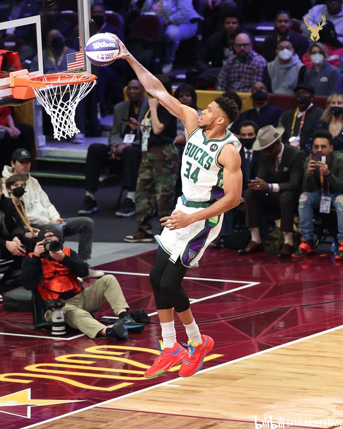 她进行了针 她进行了针