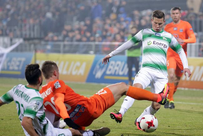 碰对手身体 碰对手身体