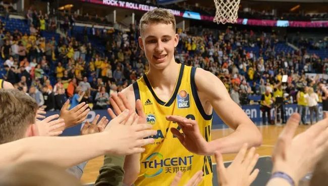 赛季场均上 赛季场均上