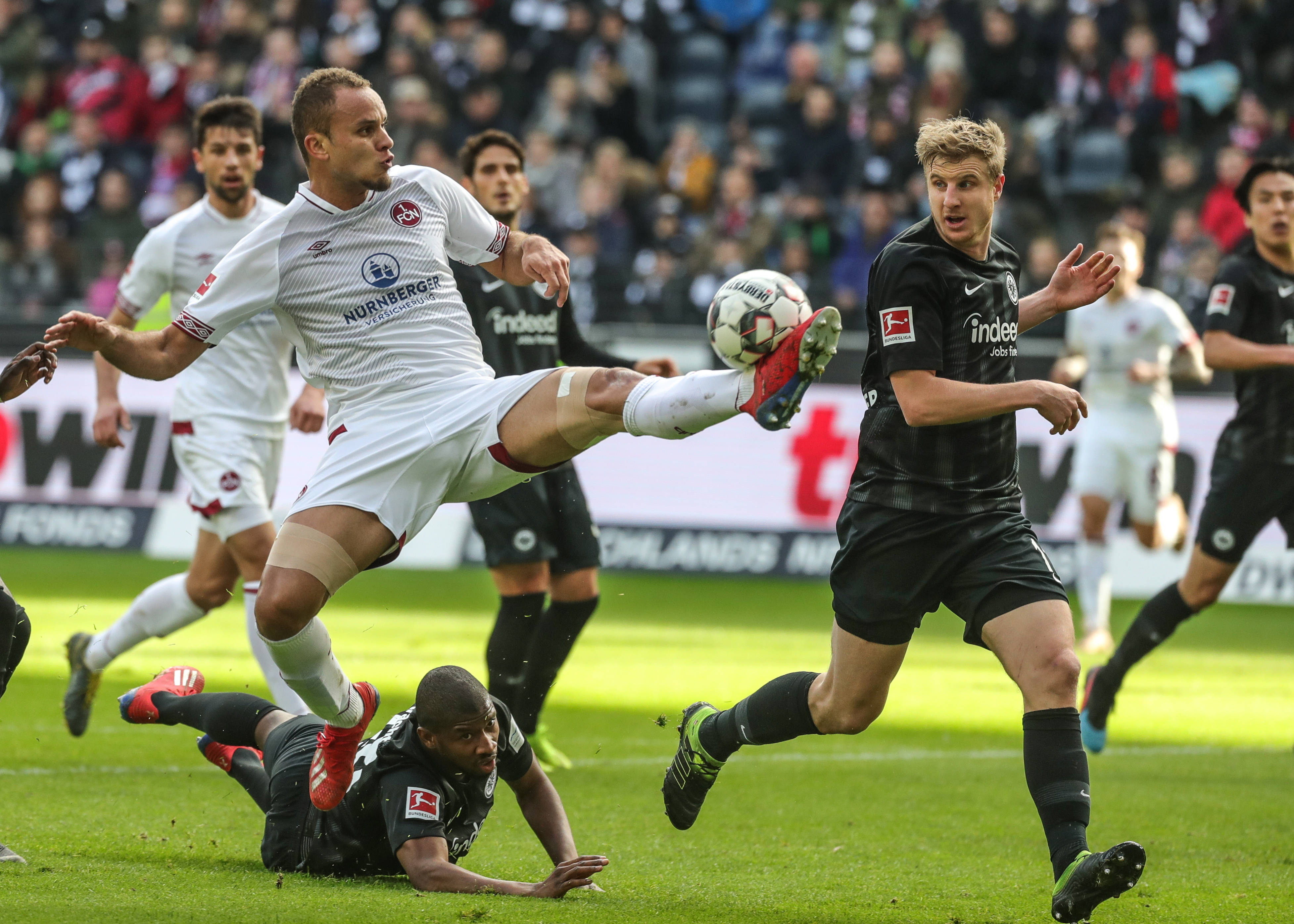 竞争激烈的 竞争激烈的