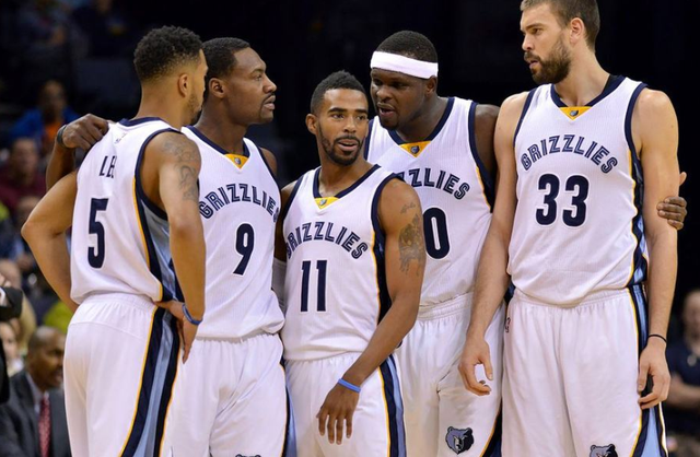 琼斯承担更 琼斯承担更